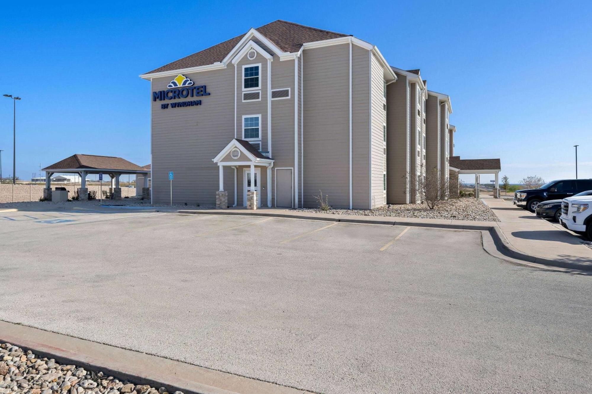 Microtel Inn & Suites By Wyndham Sweetwater Exterior photo